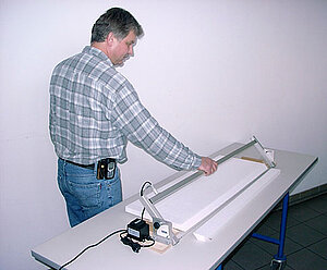 styroporschneidegeraete_styrocut_profi_10020_anwendung_45grad_bild2.jpg